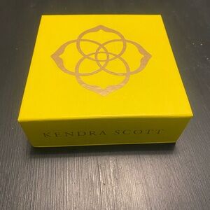 Kendra Scott Empty Box- Magnetic Closure